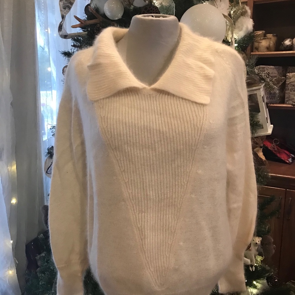 Robinson’s 1980s Vintage CreamFuzzy Angora sweater